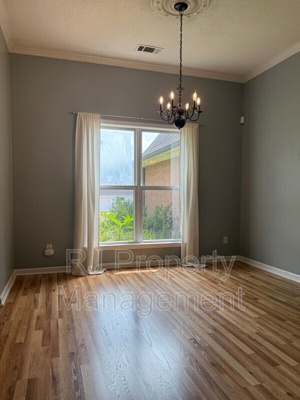 Building Photo - 6095 E Everett Hill Cir