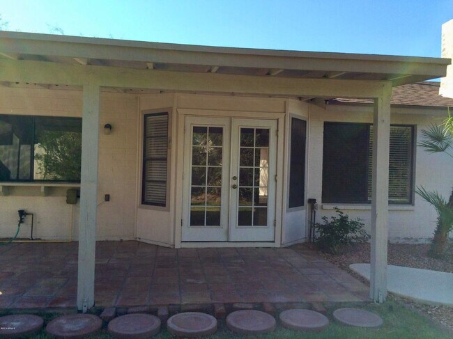 Building Photo - 8878 E Sheena Dr