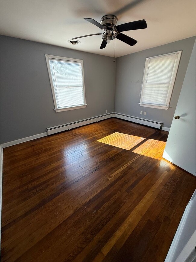 Building Photo - 4 Bedroom 2 Bath House in Richmond