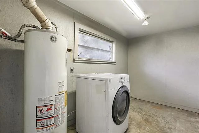 Building Photo - 2411 Somerset Dr