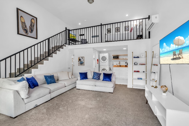 Building Photo - 10747 Dulcimer St