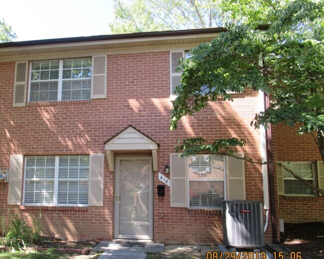Building Photo - 2 Bedroom 1.5 Bath Townhouse