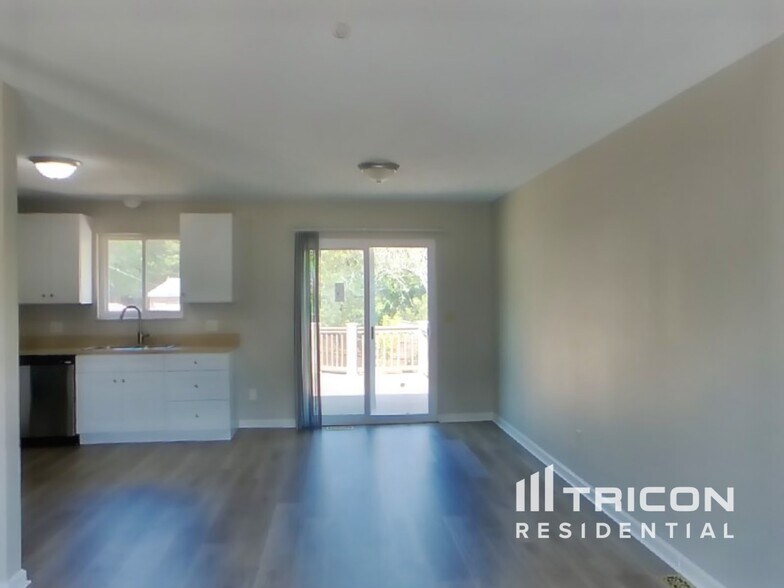 Building Photo - 1816 Hilltop Village Ln