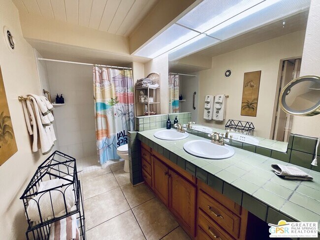 Building Photo - 1111 E Palm Canyon Dr