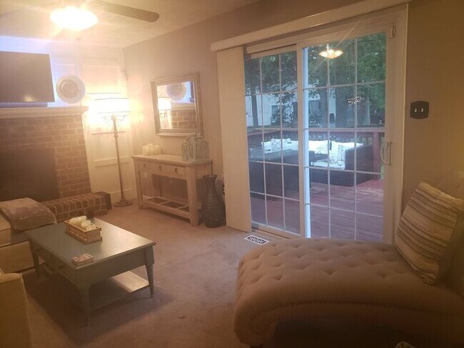 Building Photo - Charming 3-Bedroom, 2.5 Bath SFH with Fron...