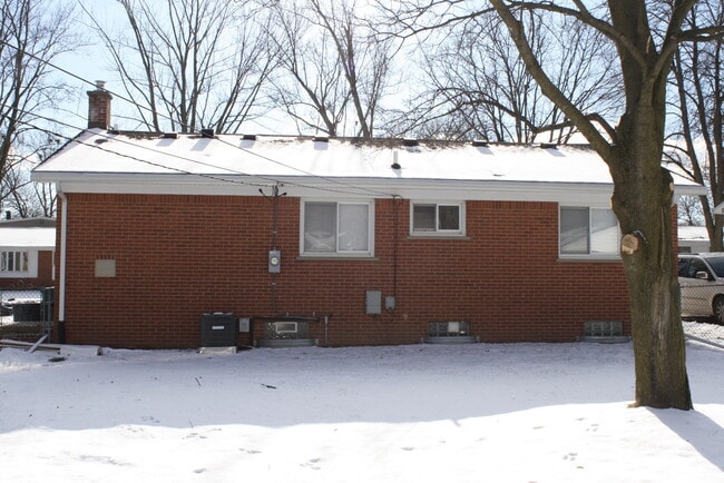 Building Photo - 264 Highland Dr