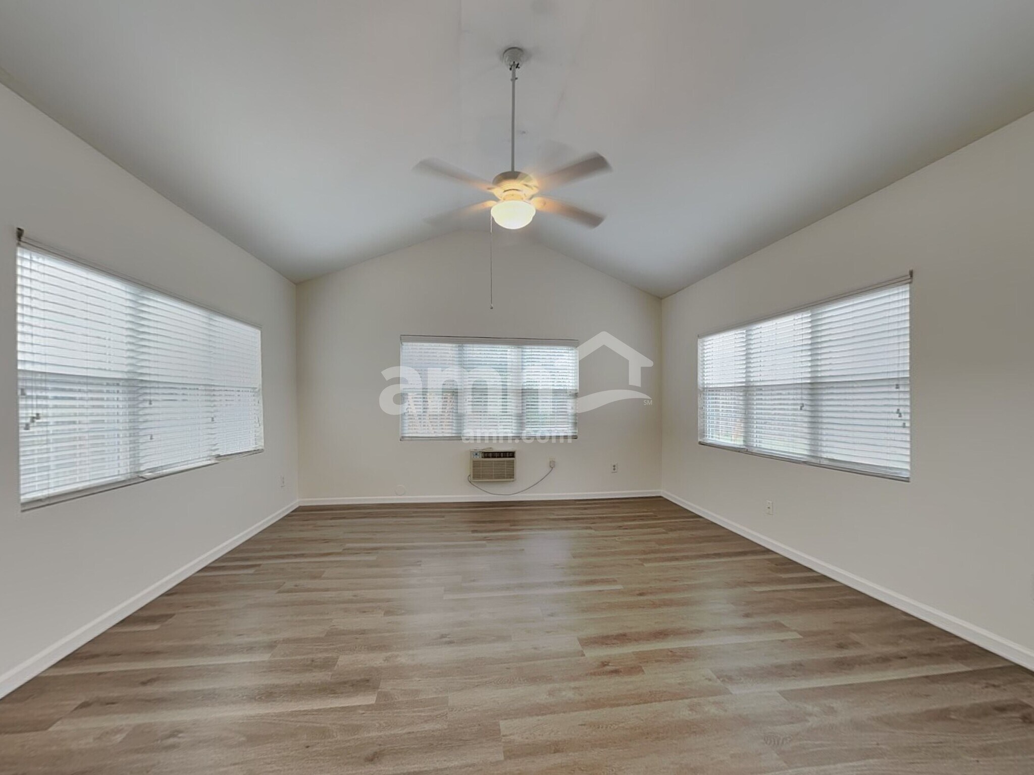 Building Photo - 6004 Glen Way Dr
