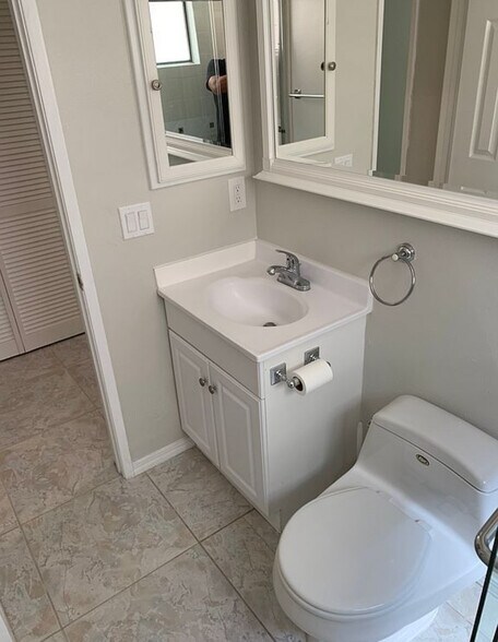 Building Photo - 7104 Yarmouth Ave