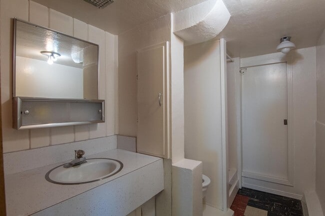 Building Photo - MOVE IN SPECIAL: $400 OFF FIRST MONTHS REN...