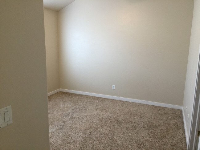 Building Photo - 1035 N 130 W