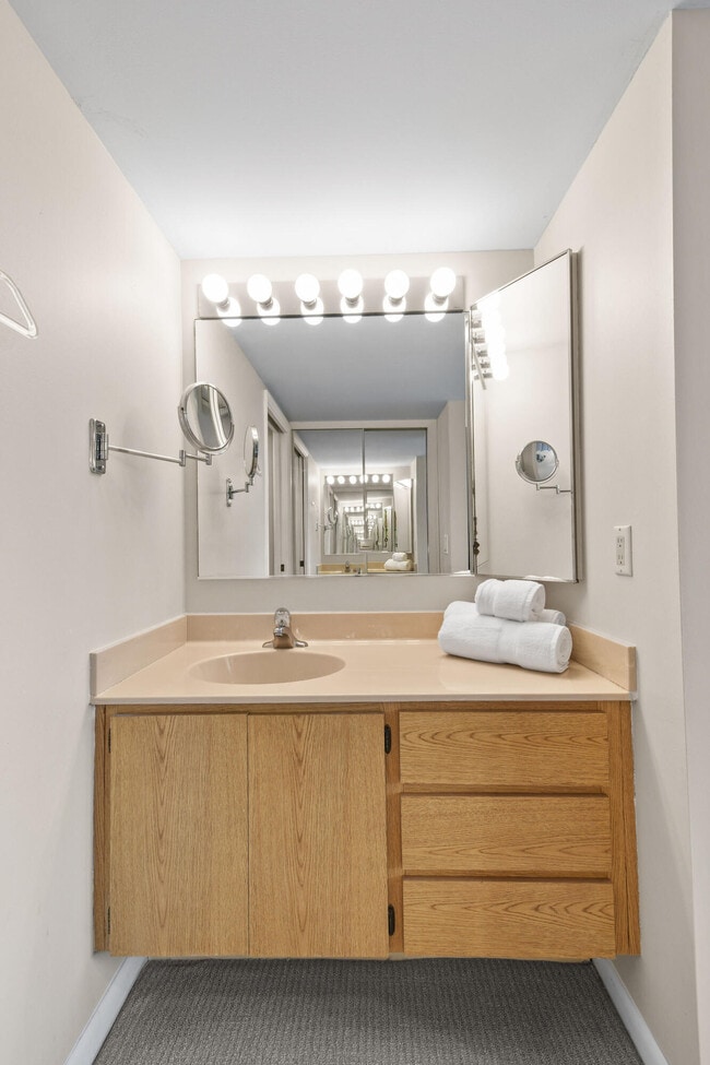 Building Photo - 501 S Seas Dr