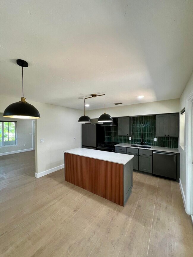 Building Photo - 3211 Floral Ave