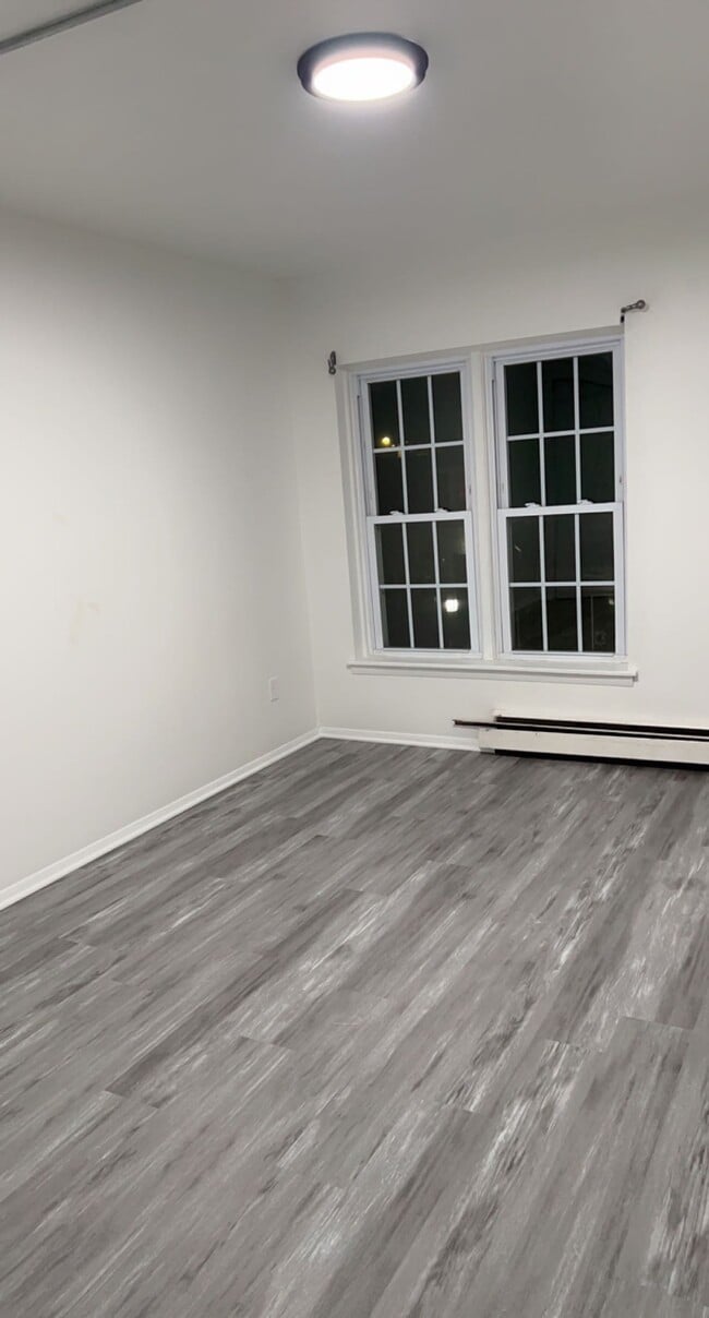 Building Photo - 9500 N Green Bay Rd