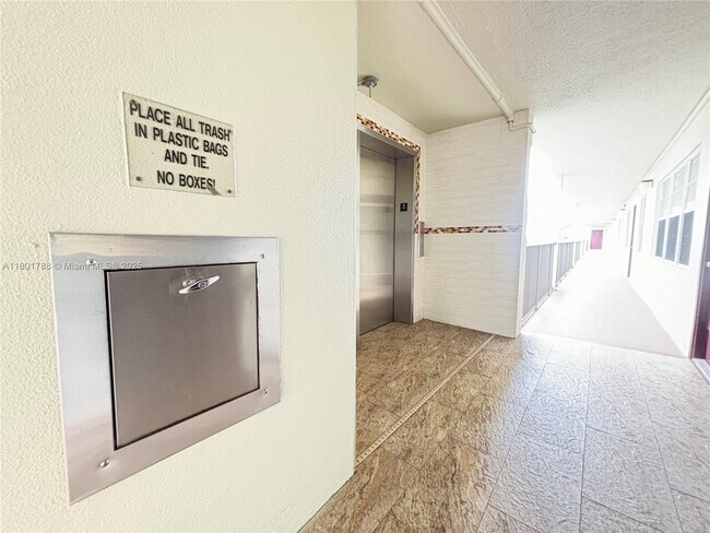 Building Photo - 800 SW 131st Ave