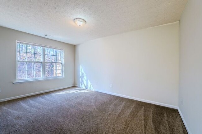 Building Photo - 263 Silver Ridge Dr