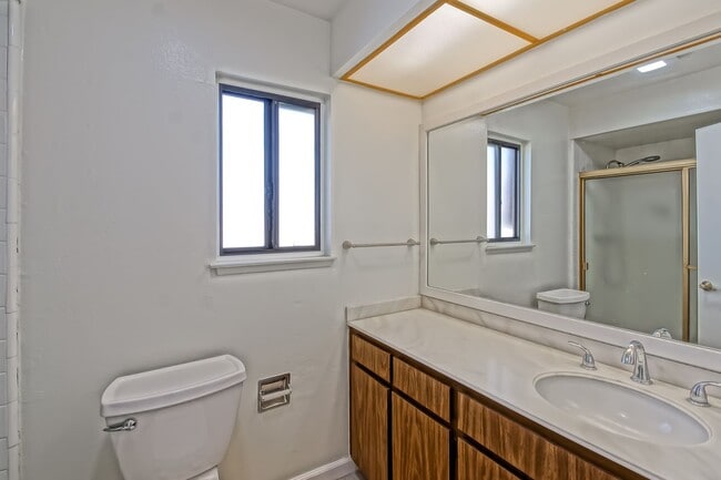 Building Photo - Bright & Airy, End-Unit 3BR2.5BA Townhouse w/ 2-Car Garage in Beautiful Gated Community w/ Pool &...