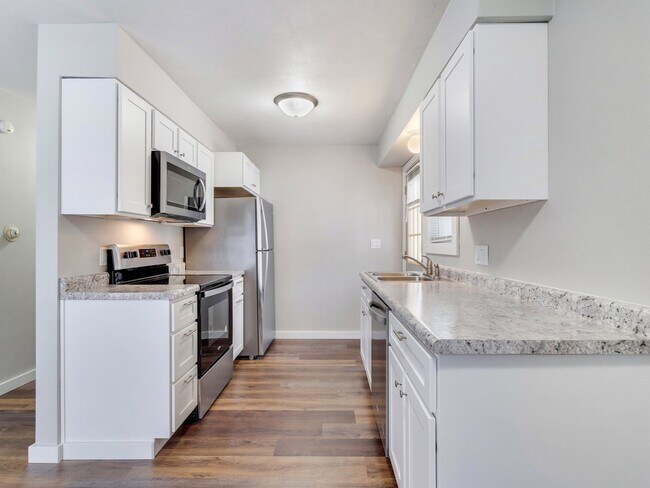 Building Photo - 402-404 3rd Ave N