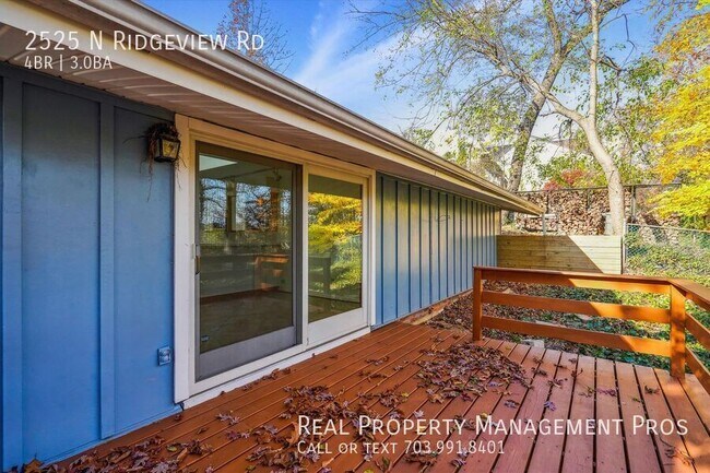 Building Photo - 2525 N Ridgeview Rd