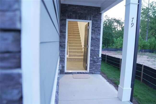 Building Photo - 79 Pineview Dr