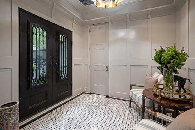 Building Photo - 407 8th St NE