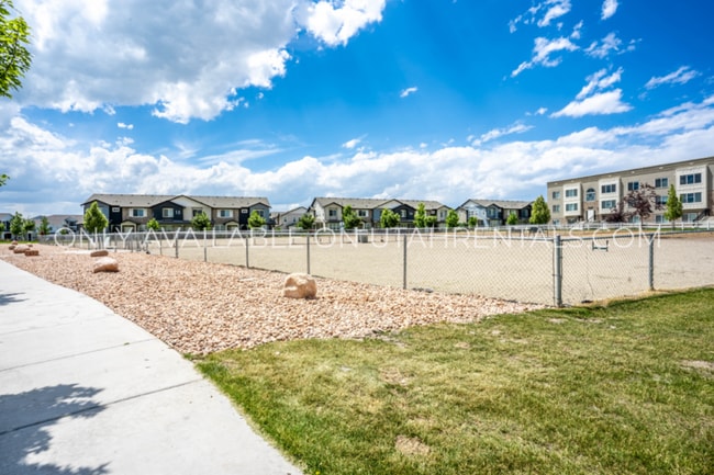 Building Photo - 722 E 500 S