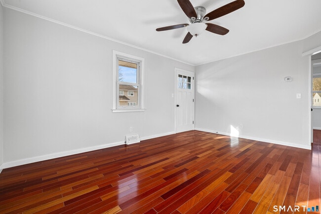 Building Photo - 3 Sunnieside Dr