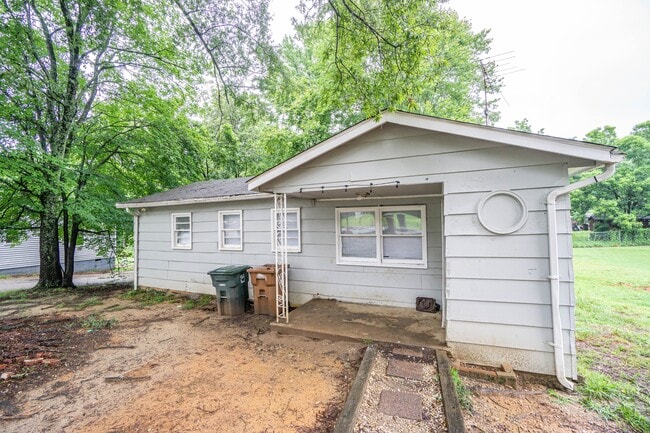 Building Photo - 3005 Ingleside Ave