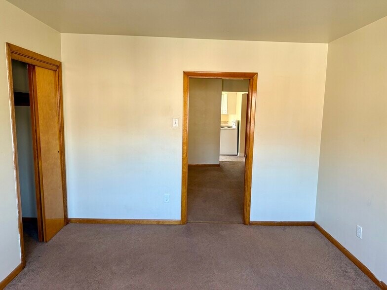 Building Photo - 338 Russellwood Ave