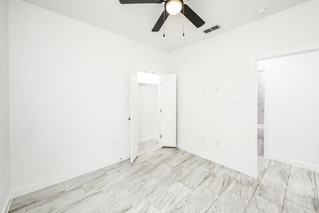 Building Photo - 3911 Casa Blanca Lake Rd