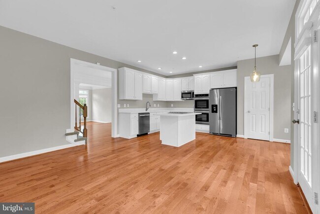 Building Photo - 1814 Fallbrook Ln