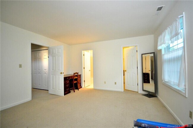 Building Photo - 93 Litchfield Ponds Dr