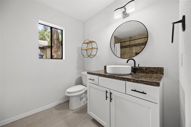 Building Photo - 431 Evergreen Dr