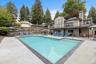 Sparkling Pool & Heated Spa - Totem Lake Heights