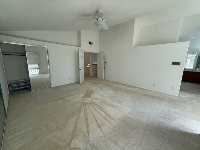 Building Photo - ****1/2 off second month rent****Over 3000...