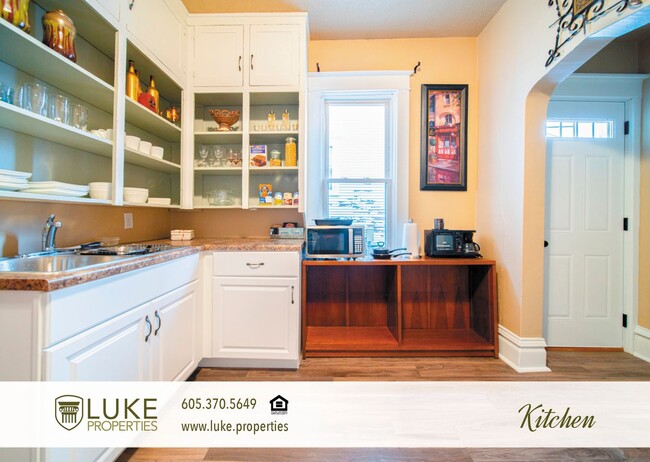 Building Photo - 803 1/2 S Main Ave-