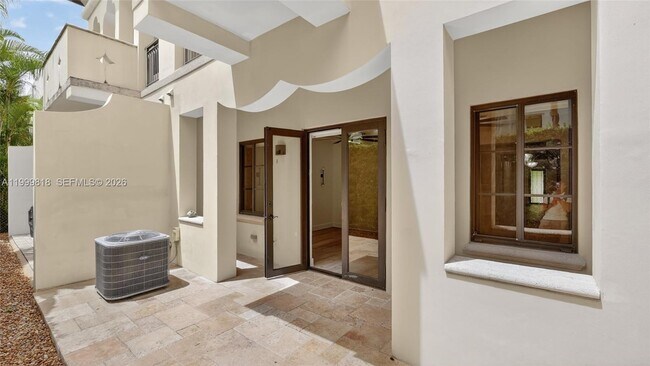 Building Photo - 622 Malaga Ave