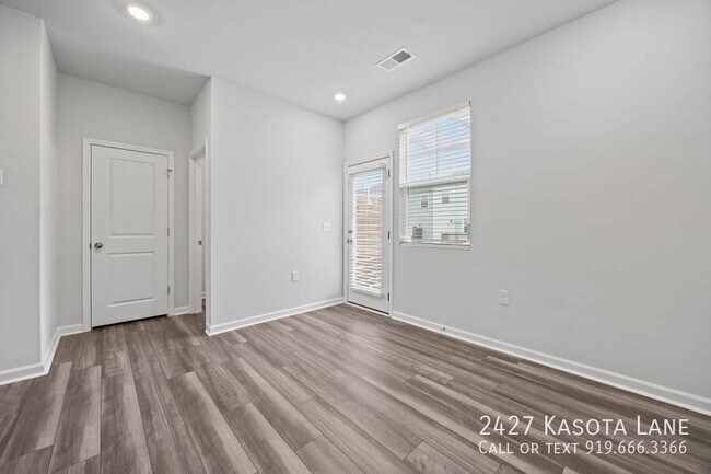 Building Photo - 2427 Kasota Ln