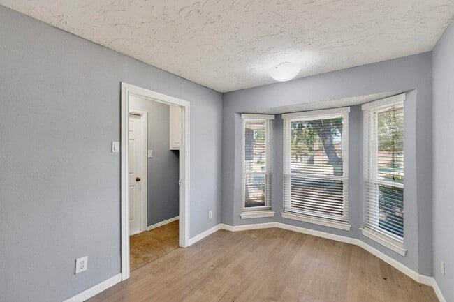 Building Photo - 2211 Sierra Dr