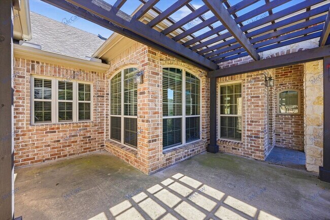 Building Photo - 5629 Hummingbird Ln