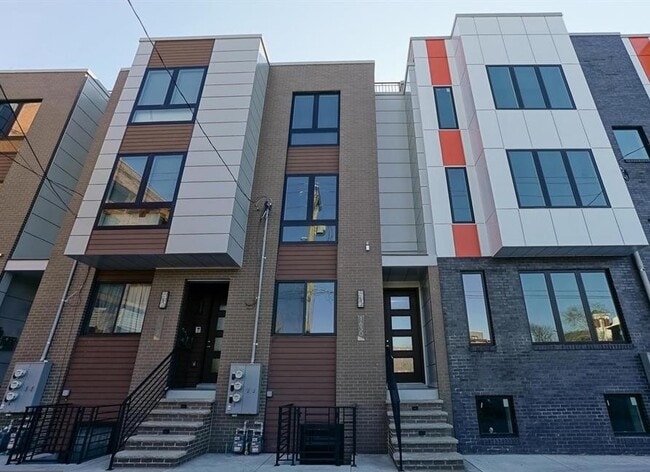 Building Photo - 1630 Cambridge St