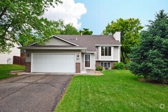Building Photo - Spacious 3-Bedroom with Walkout and Fully ...