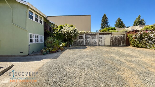 Building Photo - 10 Linda Ave