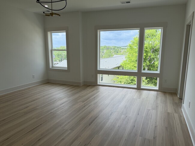 Building Photo - 105 Hart Ln