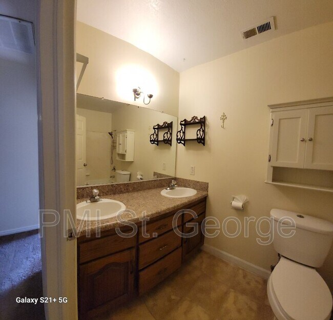 Building Photo - 776 E Fort Pierce Dr