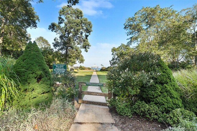 Building Photo - 4 Oakland Ln