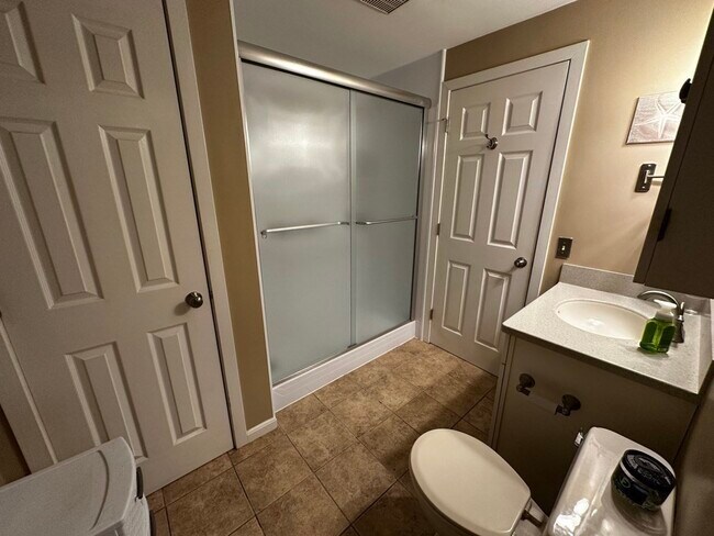 Building Photo - 561 White Cliffs Dr