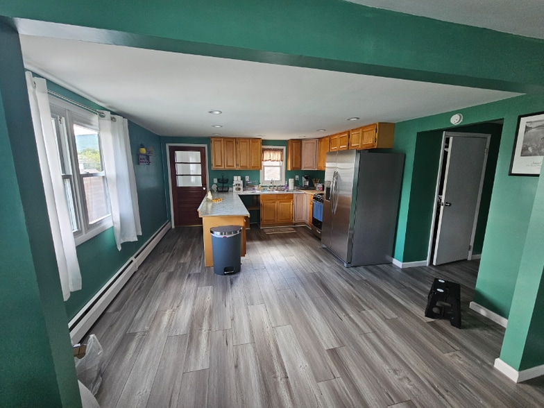 Primary Photo - 323 E 2nd Ave