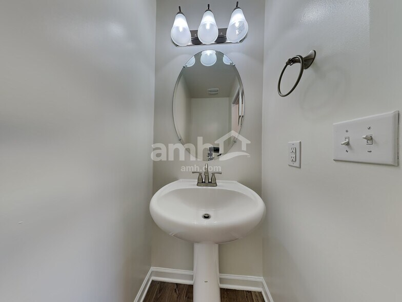 Building Photo - 2578 Cottonwood Dr