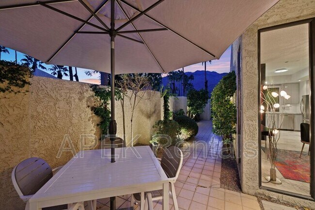 Building Photo - 1317 E Amado Rd