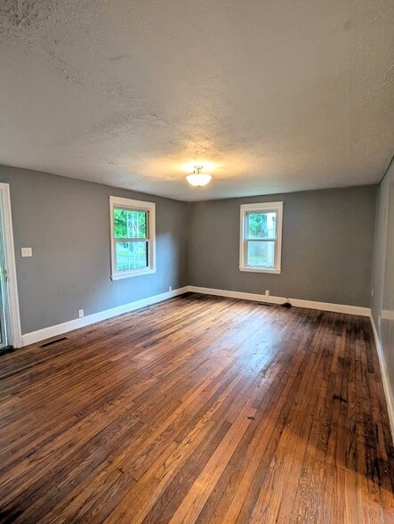 Building Photo - 401 Amber St